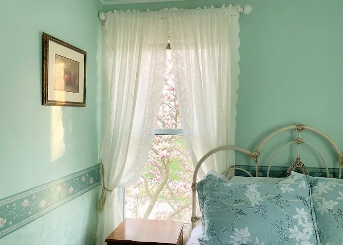 Strathaird Bed And Breakfast Niagara Falls