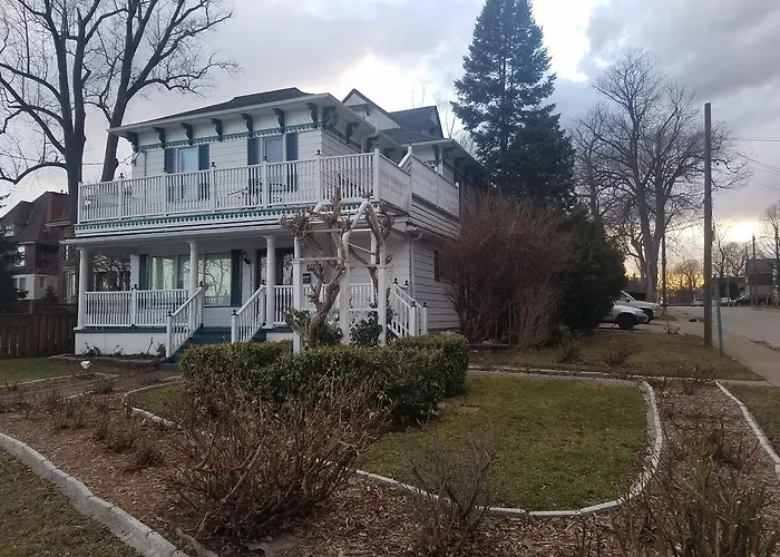 Bed Of Roses Bed & Breakfast Niagara Falls